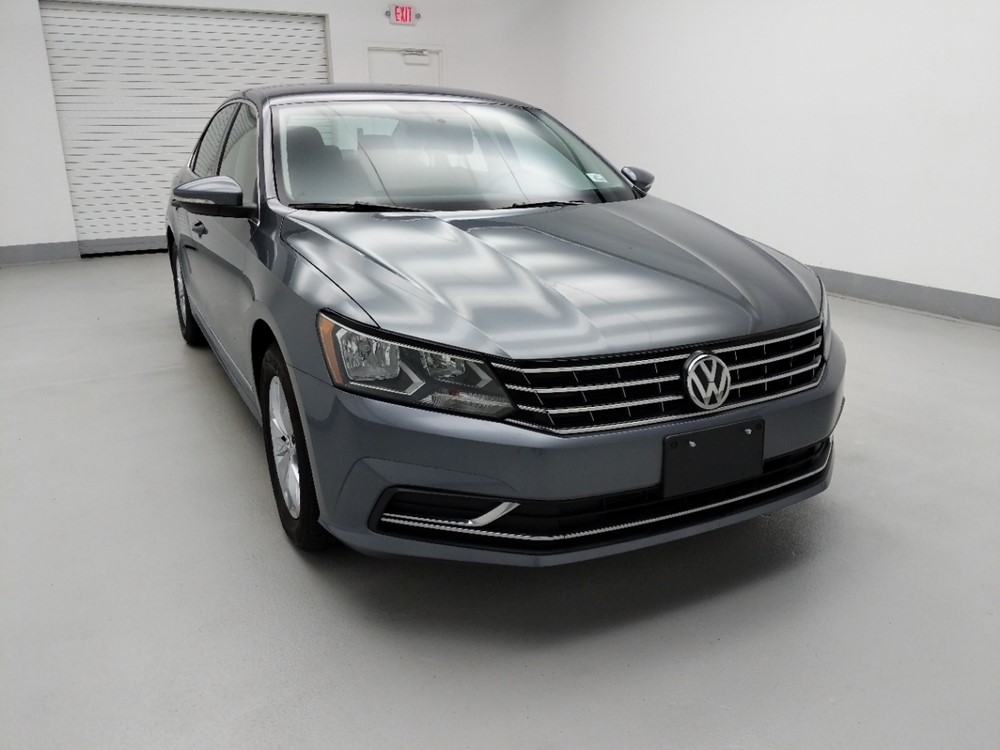 2016 Volkswagen Passat - Passenger Front Hood