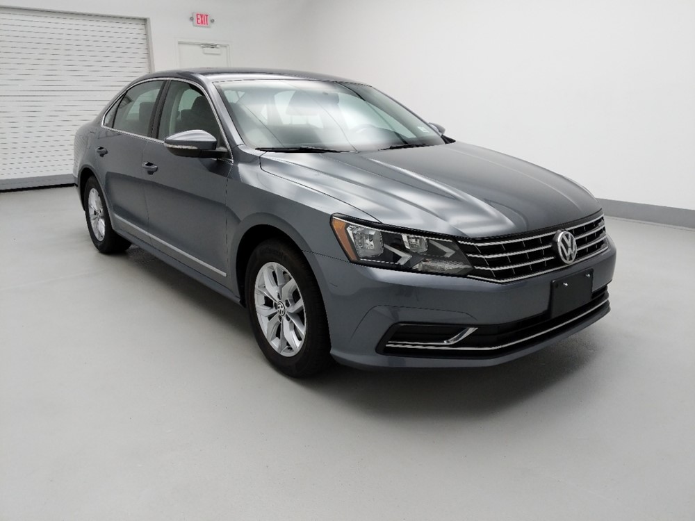 2016 Volkswagen Passat - Passenger Front Bumper