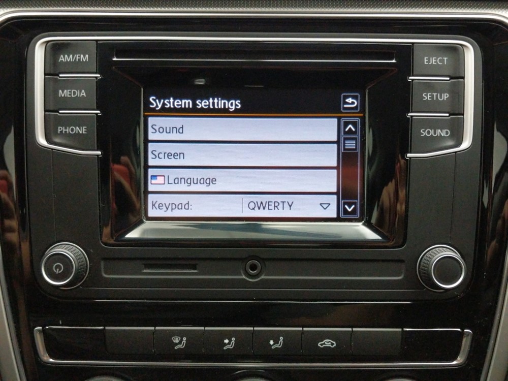 2016 Volkswagen Passat - Stereo Package