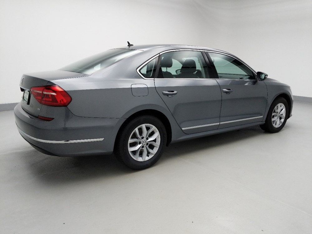 2016 Volkswagen Passat - Passenger Rear Side
