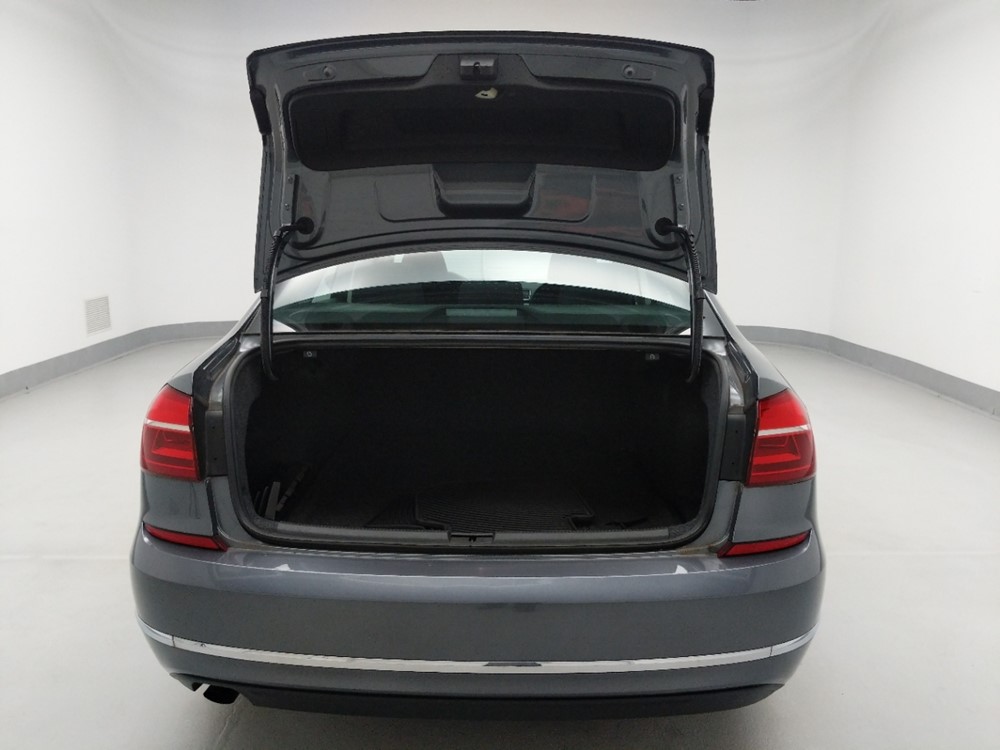 2016 Volkswagen Passat - Trunk