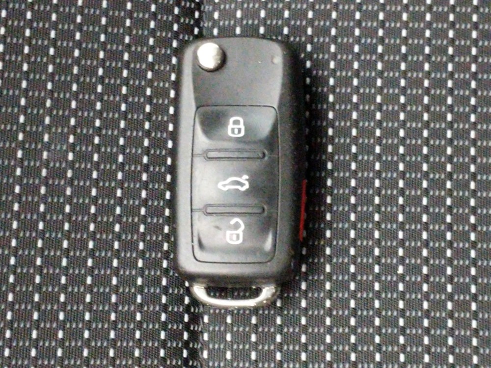 2016 Volkswagen Passat - Keys