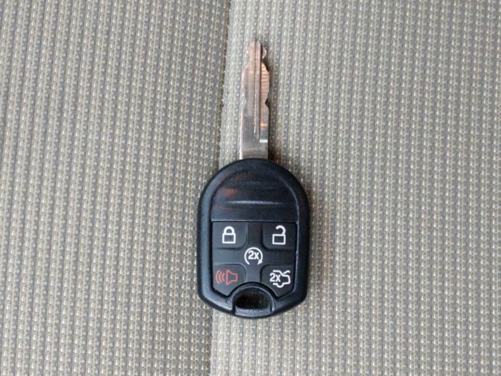 2014 Ford Taurus - Keys