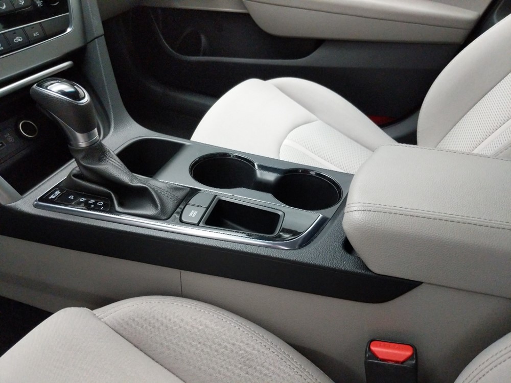 2017 Hyundai Sonata - Center Console/Cup Holders