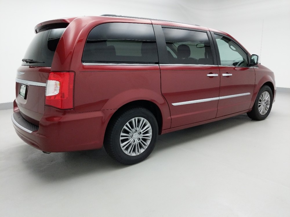 2016 Chrysler Town and Country - Passenger Rear Side