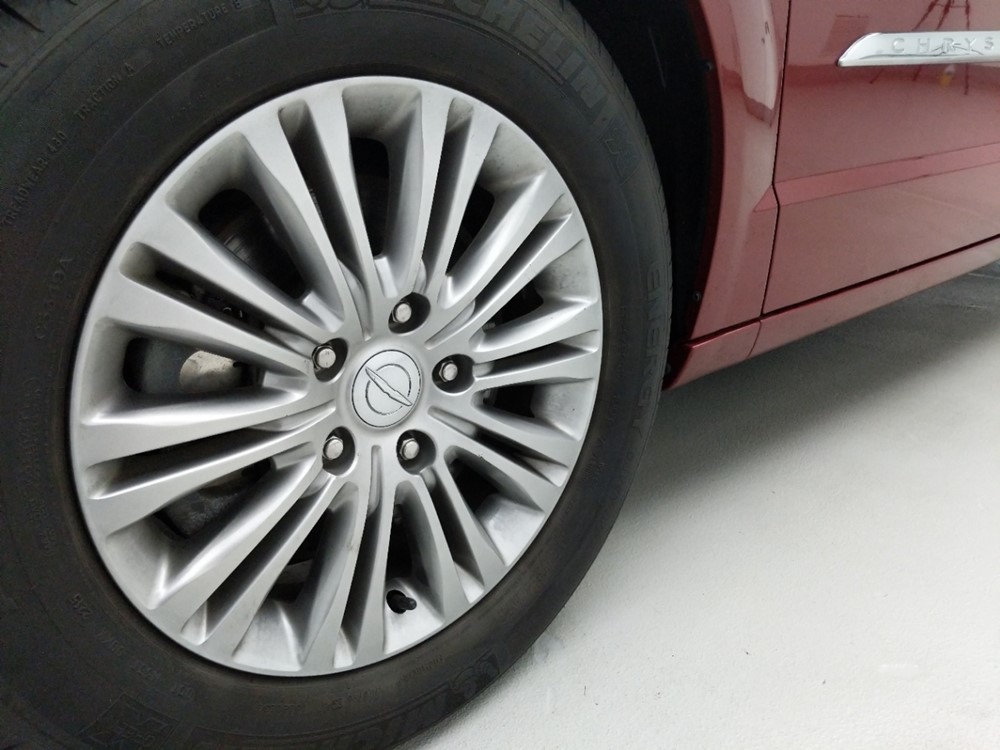 2016 Chrysler Town and Country - Wheel
