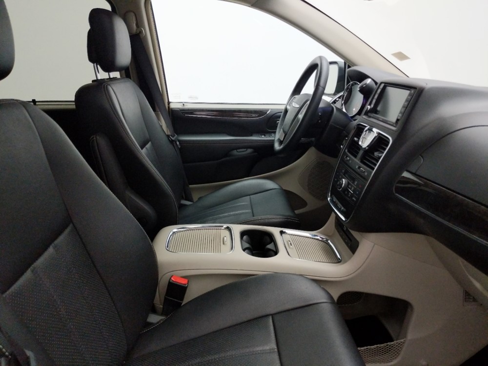 2016 Chrysler Town and Country - Passenger Front Seat