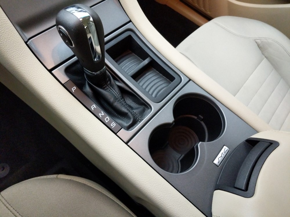 2017 Ford Taurus - Center Console/Cup Holders