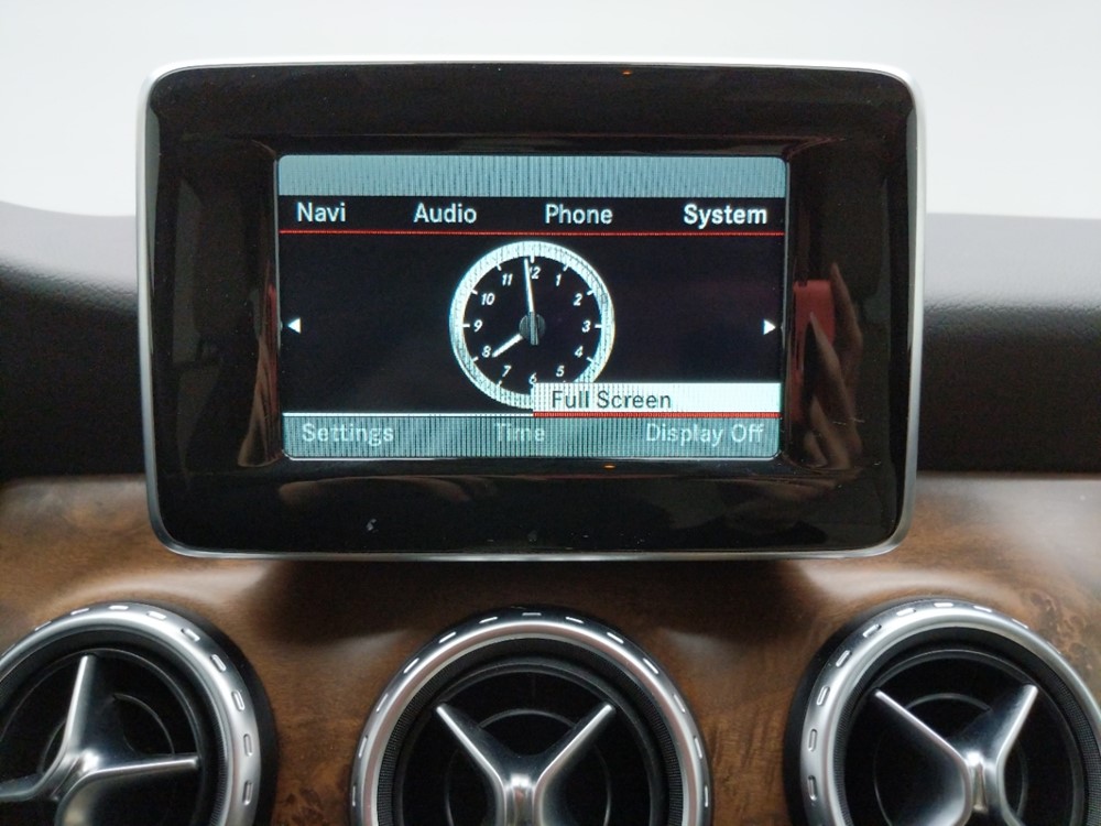2015 Mercedes-Benz GLA250 - Stereo Package