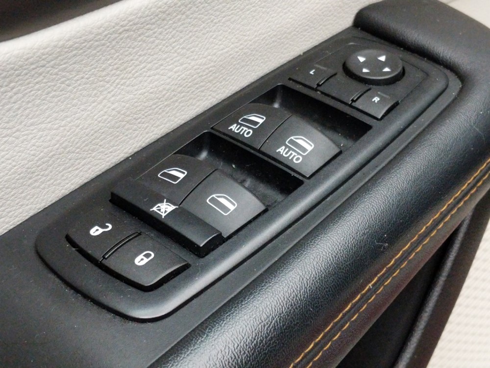 2017 Chrysler Pacifica - Driver Power Windows/Lock Control