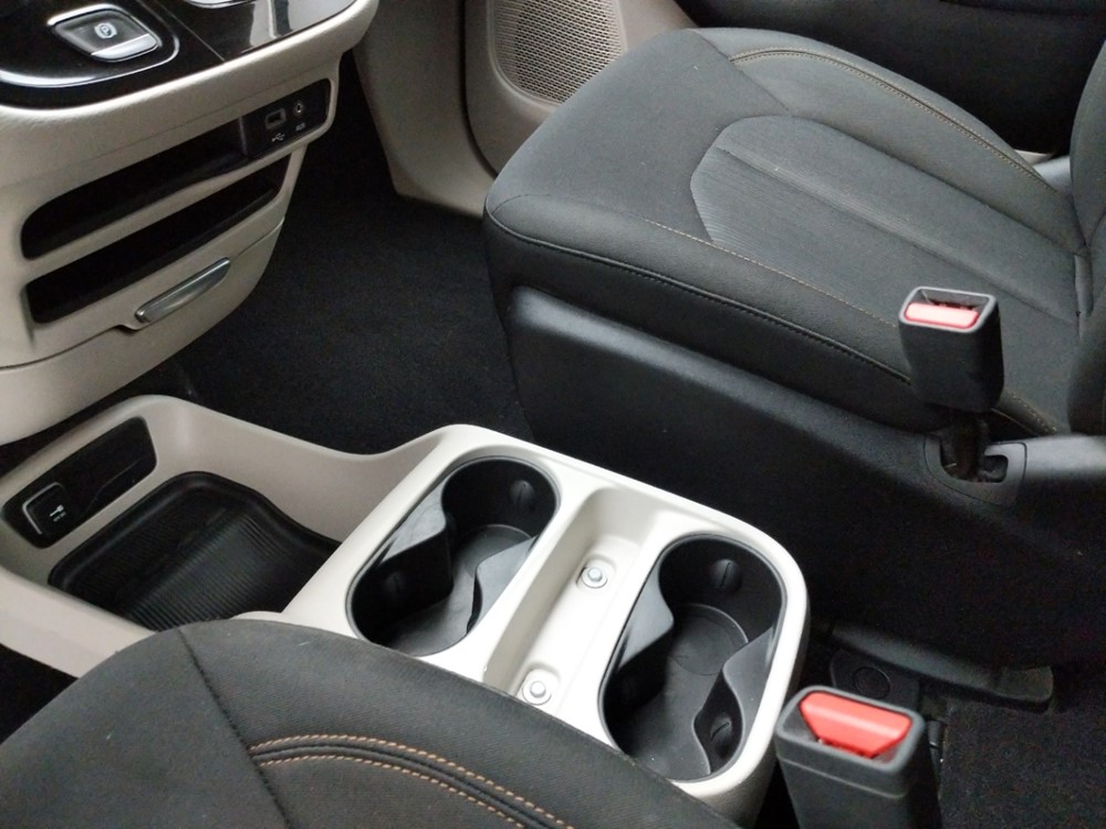2017 Chrysler Pacifica - Center Console/Cup Holders