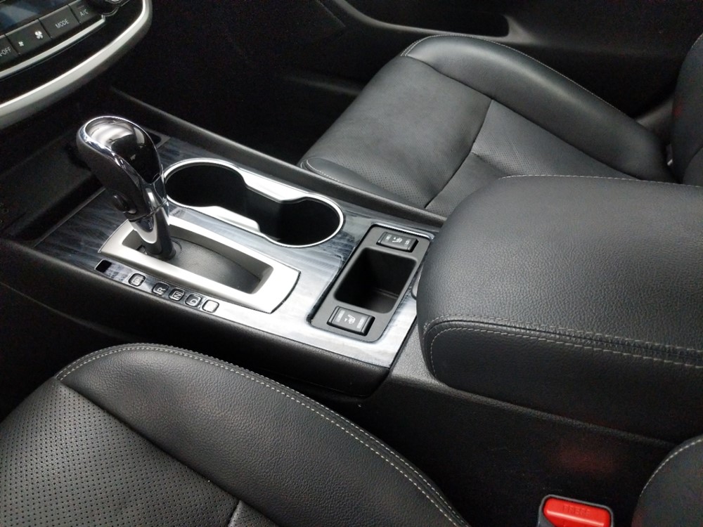2018 Nissan Altima - Center Console/Cup Holders