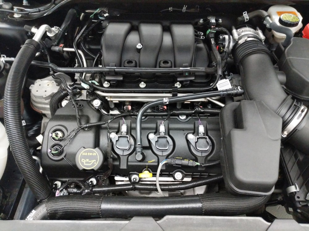 2017 Ford Taurus - Engine