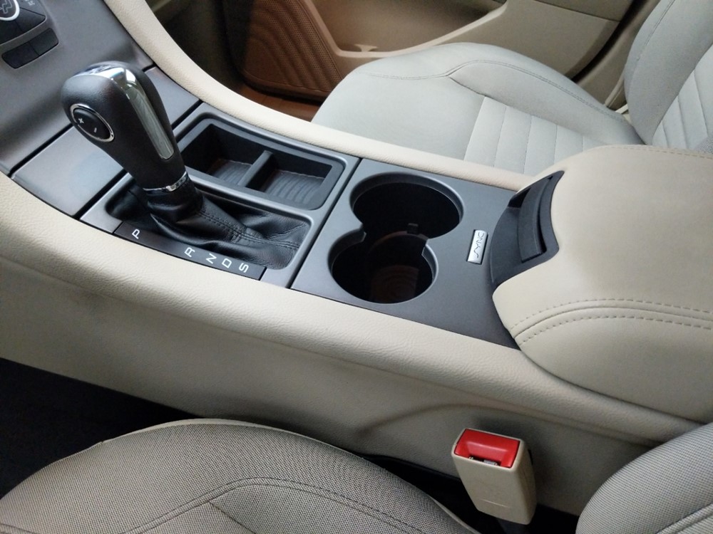 2017 Ford Taurus - Center Console/Cup Holders