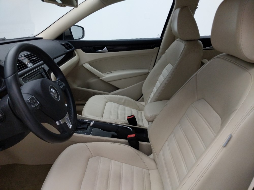 2015 Volkswagen Passat - Driver Front Seat