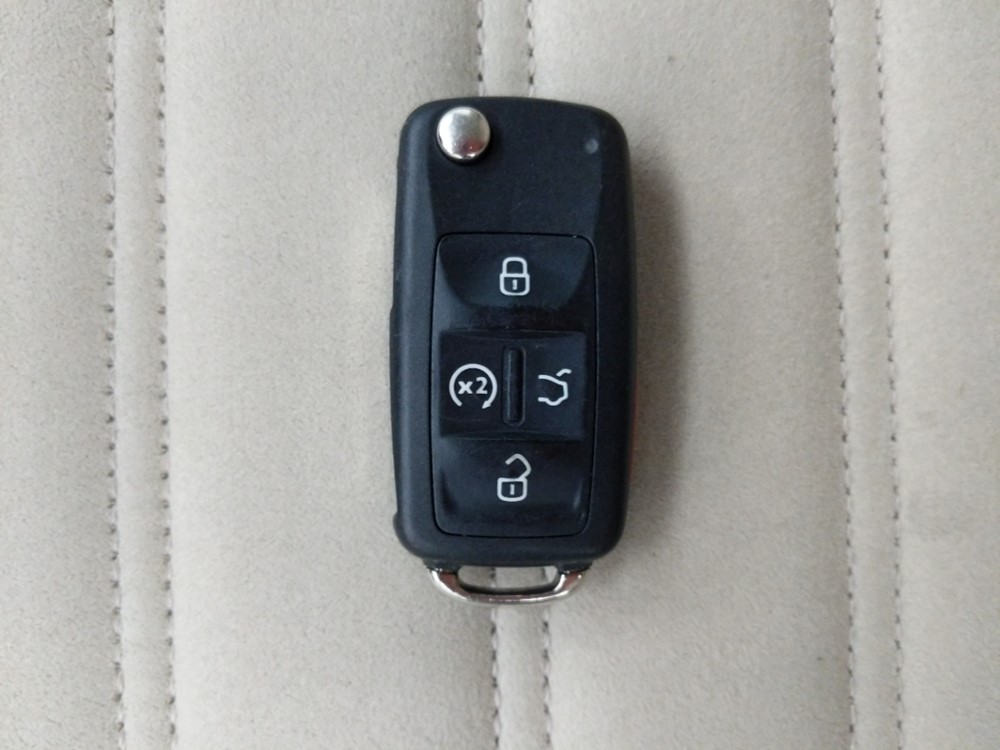 2015 Volkswagen Passat - Keys
