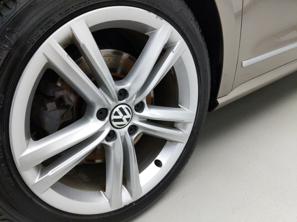2015 Volkswagen Passat - Wheel