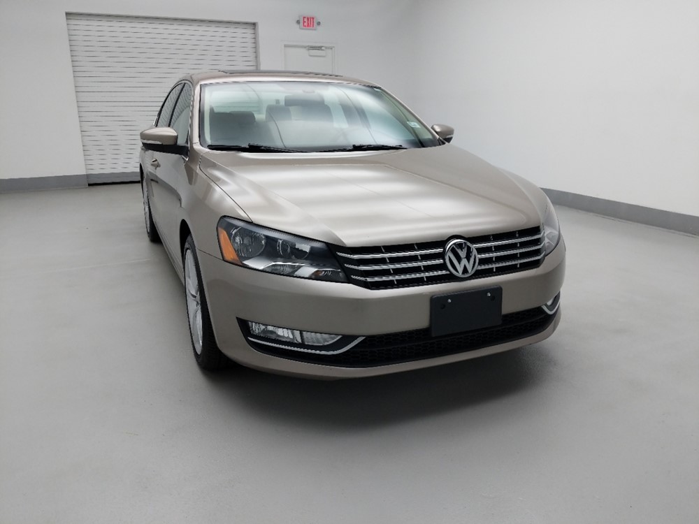 2015 Volkswagen Passat - Passenger Front Hood