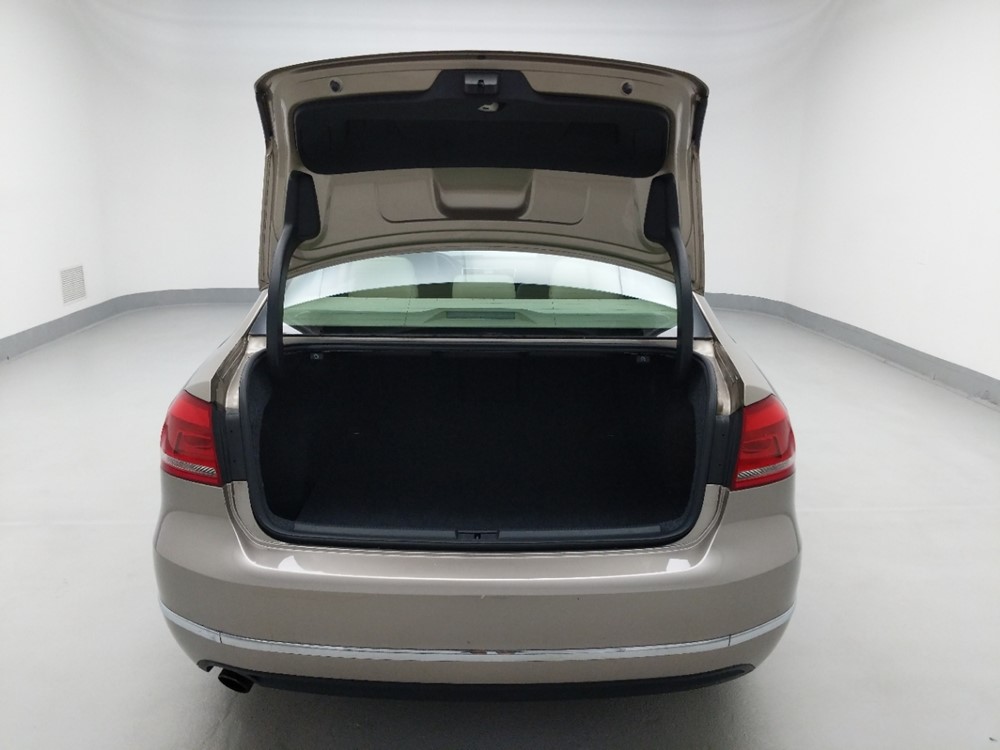 2015 Volkswagen Passat - Trunk