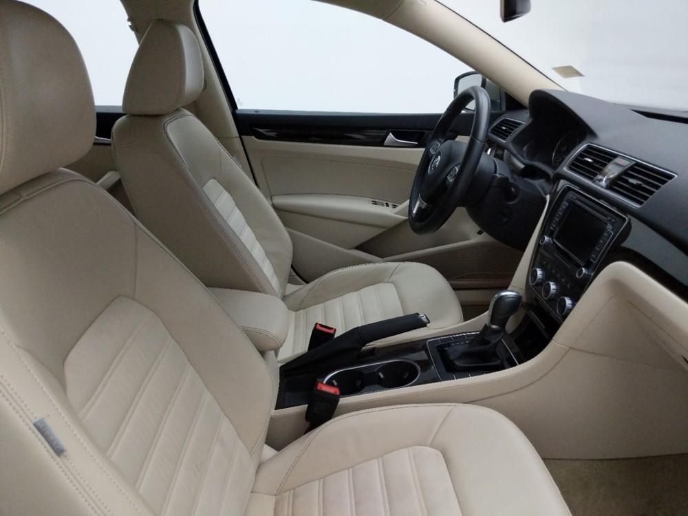 2015 Volkswagen Passat - Passenger Front Seat