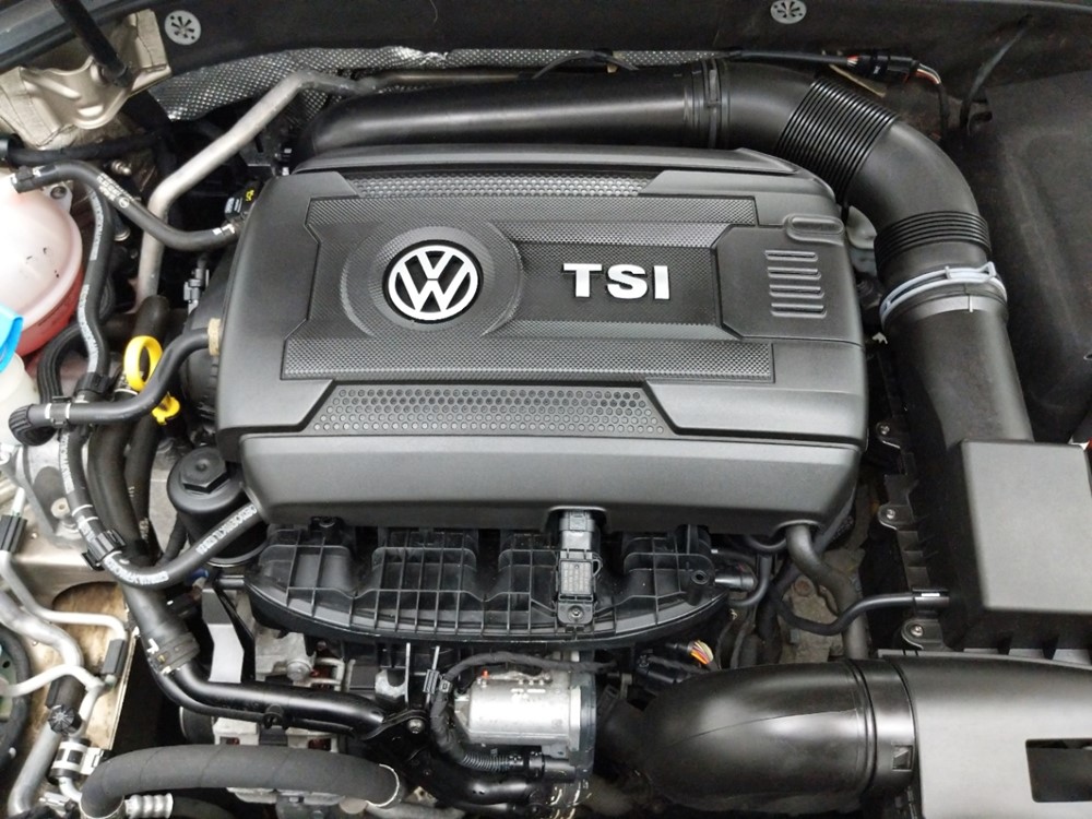 2015 Volkswagen Passat - Engine