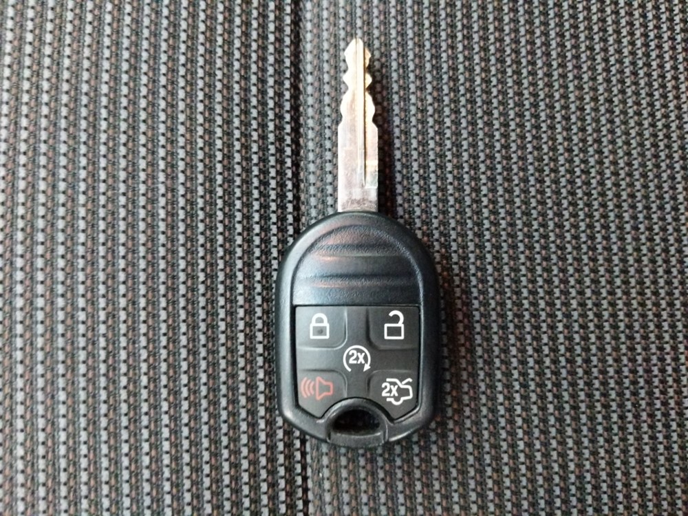 2015 Ford Taurus - Keys