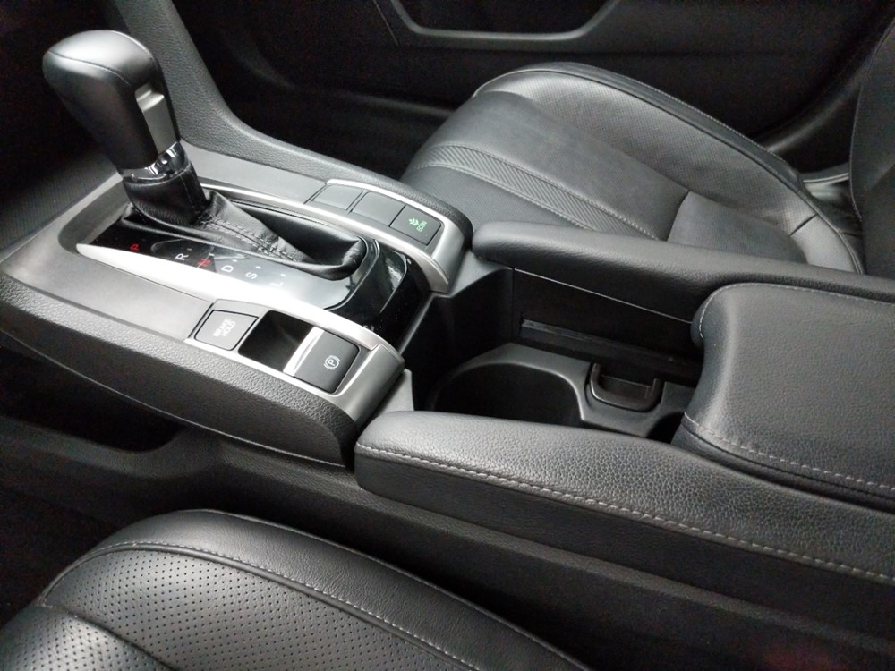2016 Honda Civic - Center Console/Cup Holders