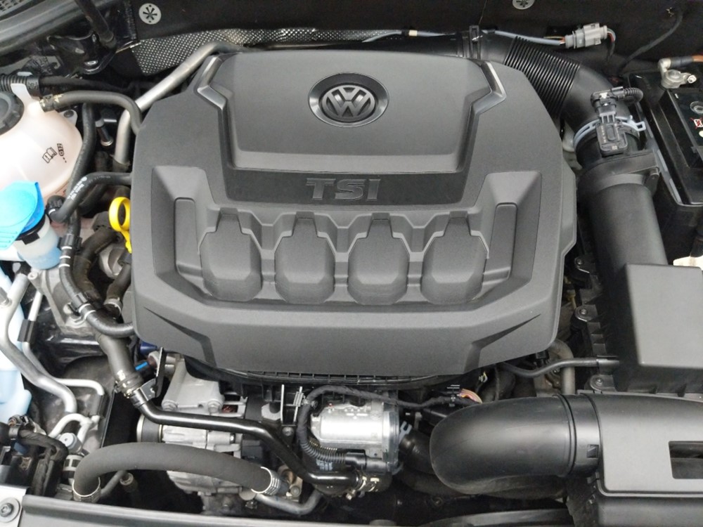 2018 Volkswagen Passat - Engine