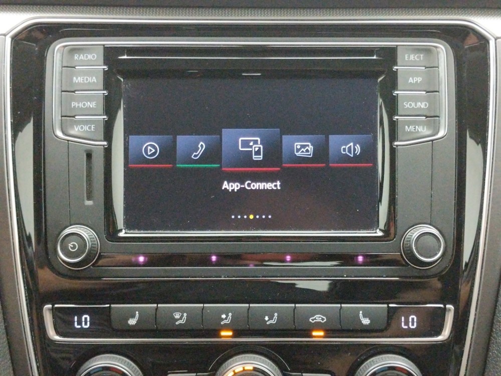 2018 Volkswagen Passat - Stereo Package