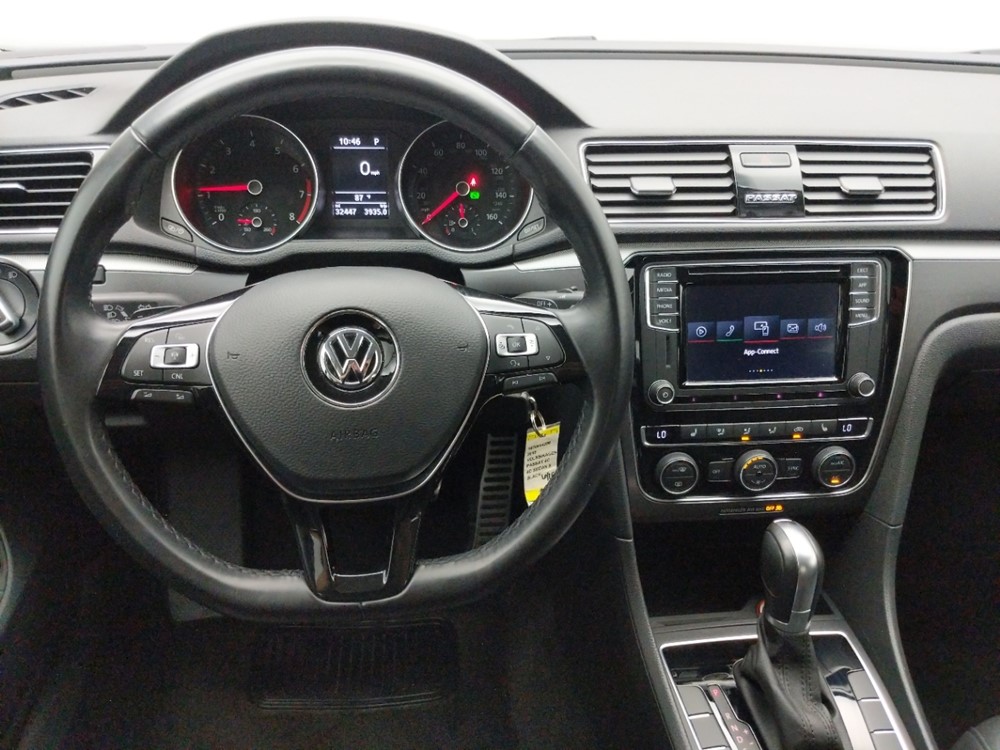 2018 Volkswagen Passat - Driver Dash