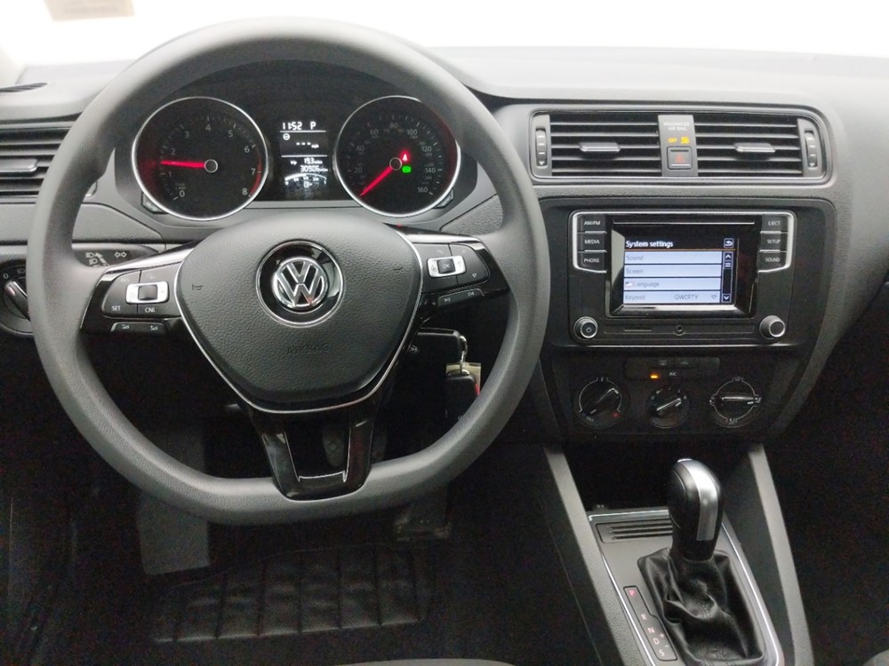 2016 Volkswagen Jetta - Driver Dash