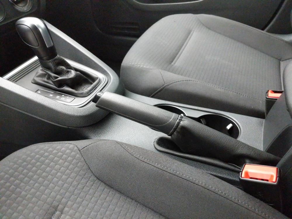2016 Volkswagen Jetta - Center Console/Cup Holders