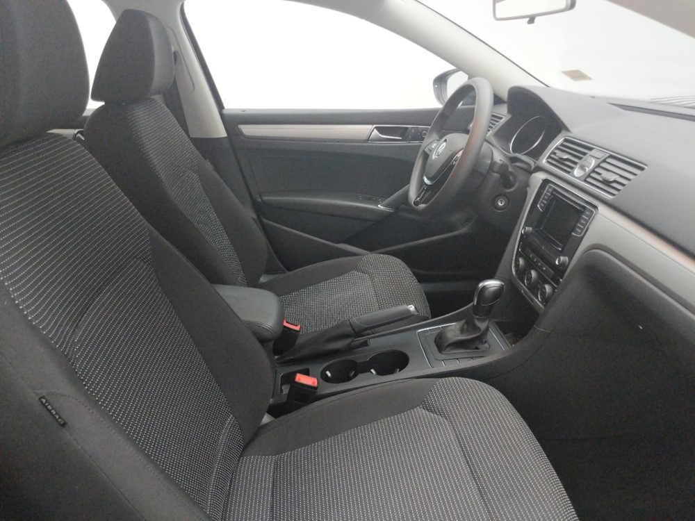 2016 Volkswagen Passat - Passenger Front Seat