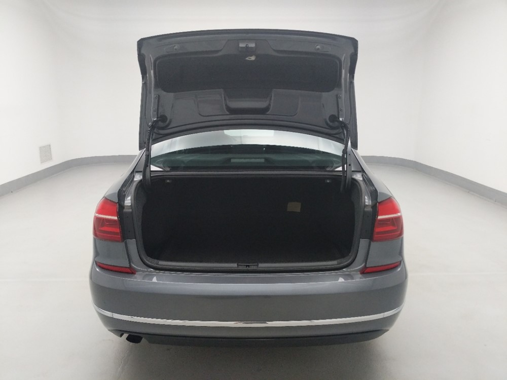 2016 Volkswagen Passat - Trunk