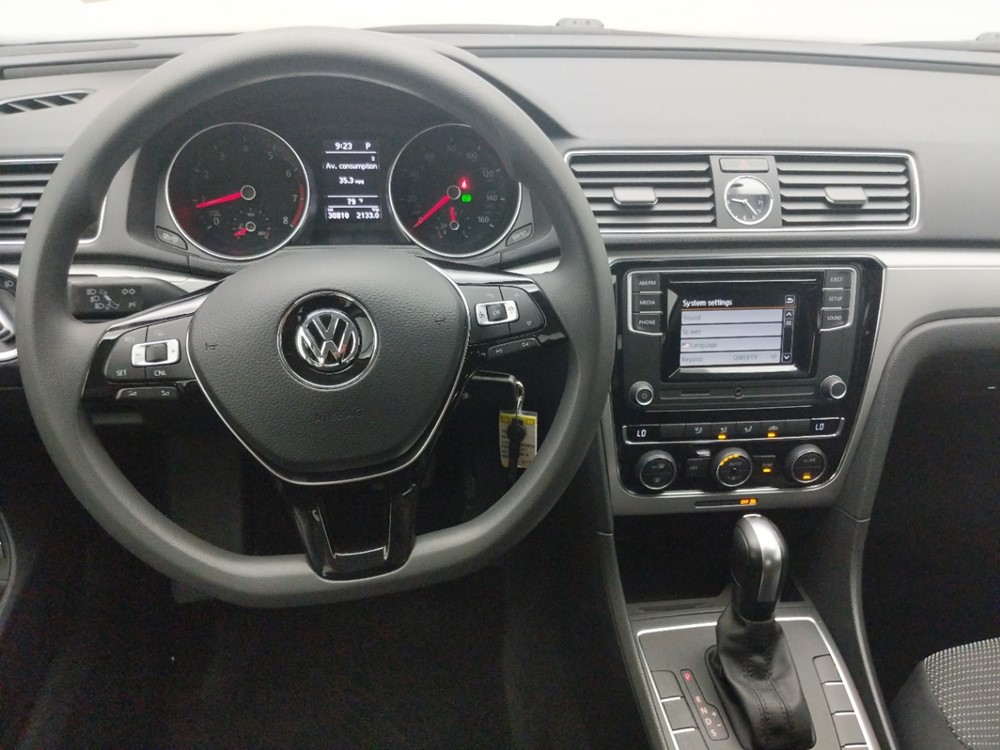 2016 Volkswagen Passat - Driver Dash