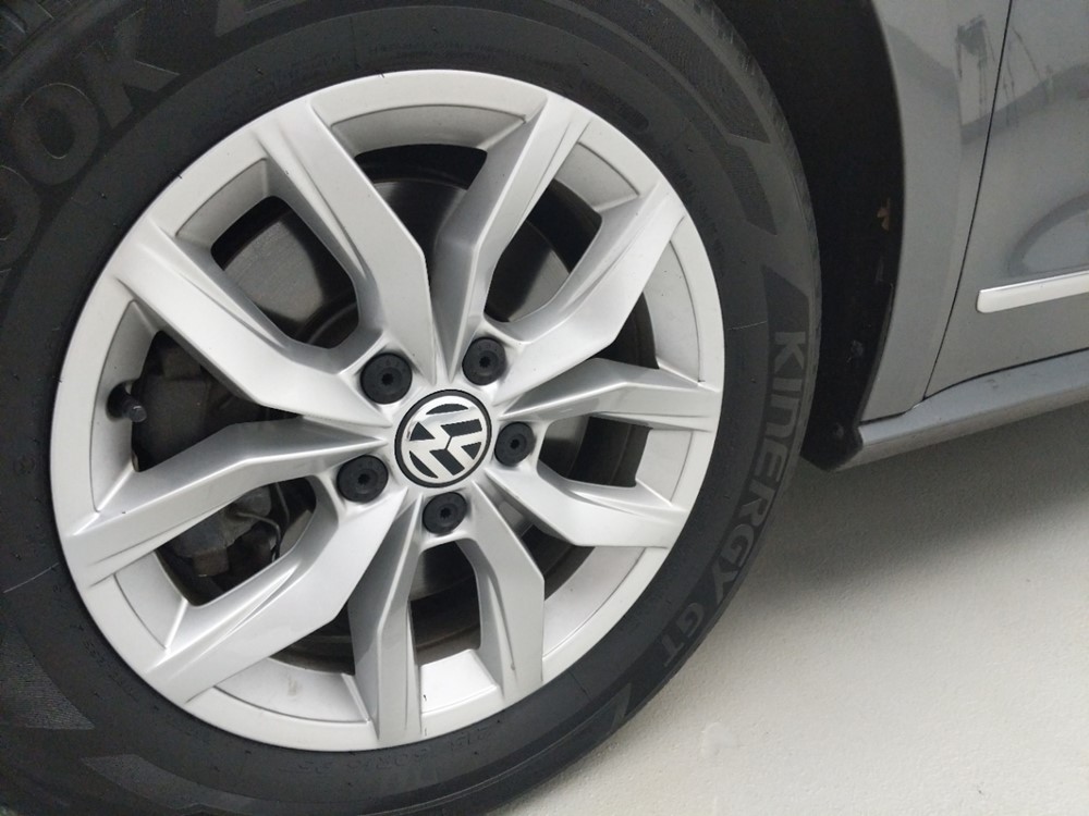 2016 Volkswagen Passat - Wheel