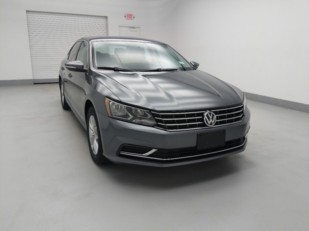 2016 Volkswagen Passat - Passenger Front Hood