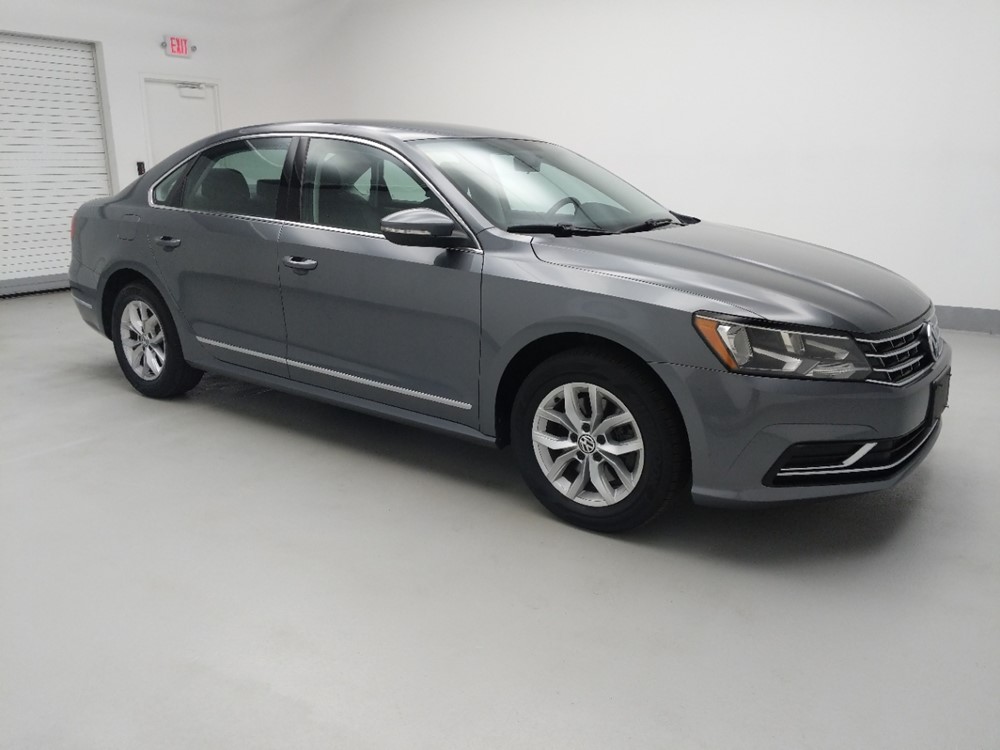 2016 Volkswagen Passat - Passenger Front Side