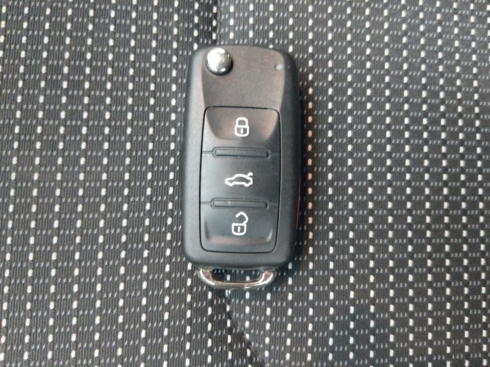 2016 Volkswagen Passat - Keys
