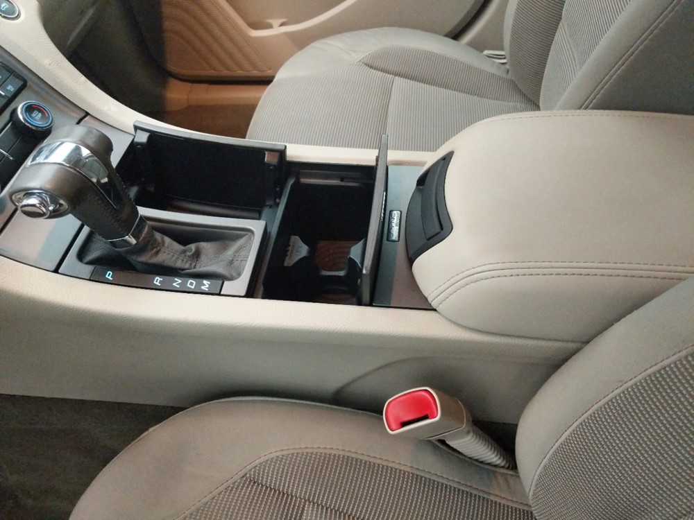2012 Ford Taurus - Center Console/Cup Holders