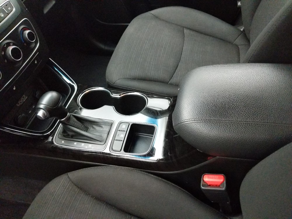 2014 Kia Sorento - Center Console/Cup Holders