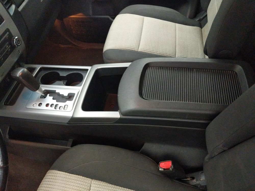 2010 Nissan Titan - Center Console/Cup Holders