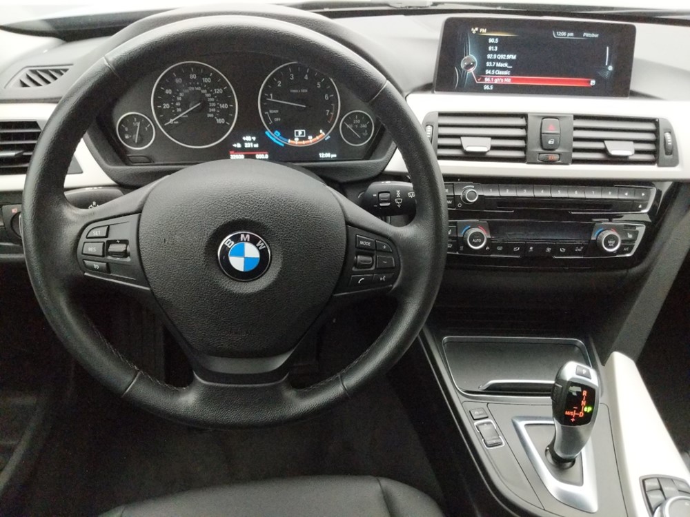 2016 BMW 320i - Driver Dash
