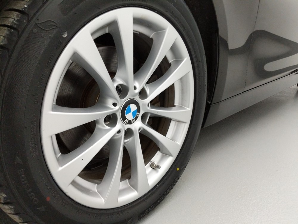 2016 BMW 320i - Wheel