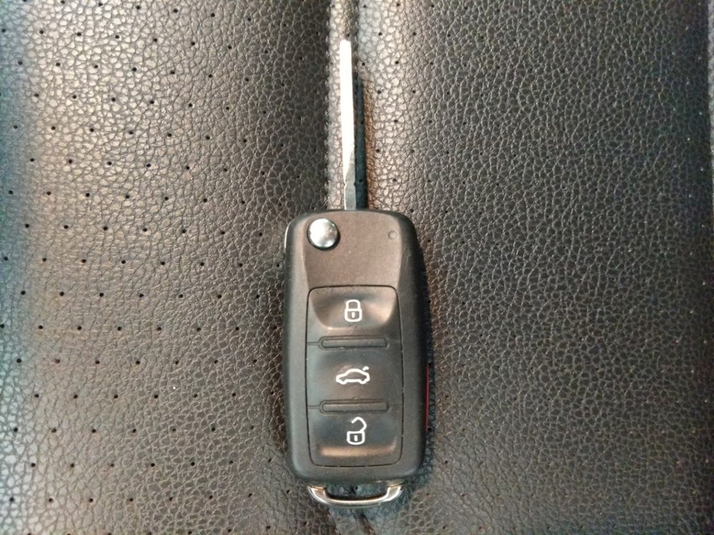 2018 Volkswagen Passat - Keys