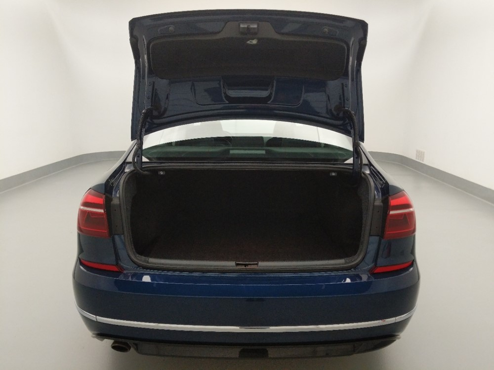 2018 Volkswagen Passat - Trunk