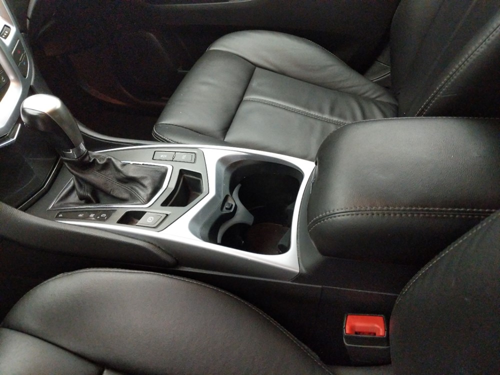 2012 Cadillac SRX - Center Console/Cup Holders
