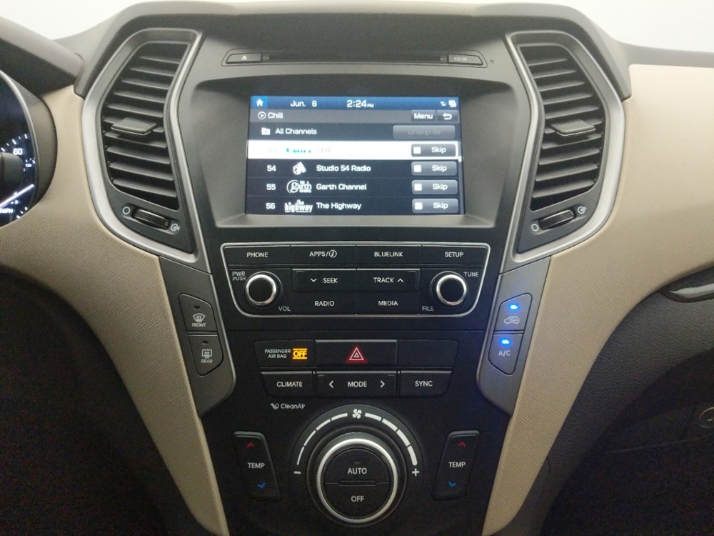 2017 Hyundai Santa Fe - Stereo Package