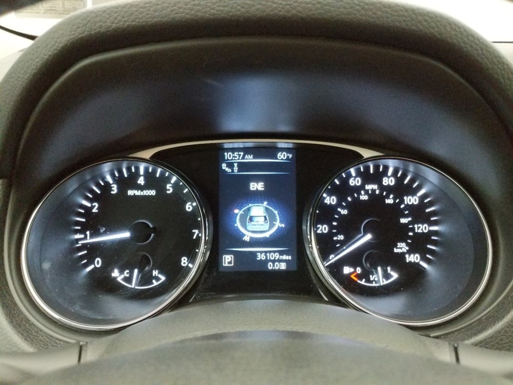 2016 Nissan Rogue - Odometer Close Up