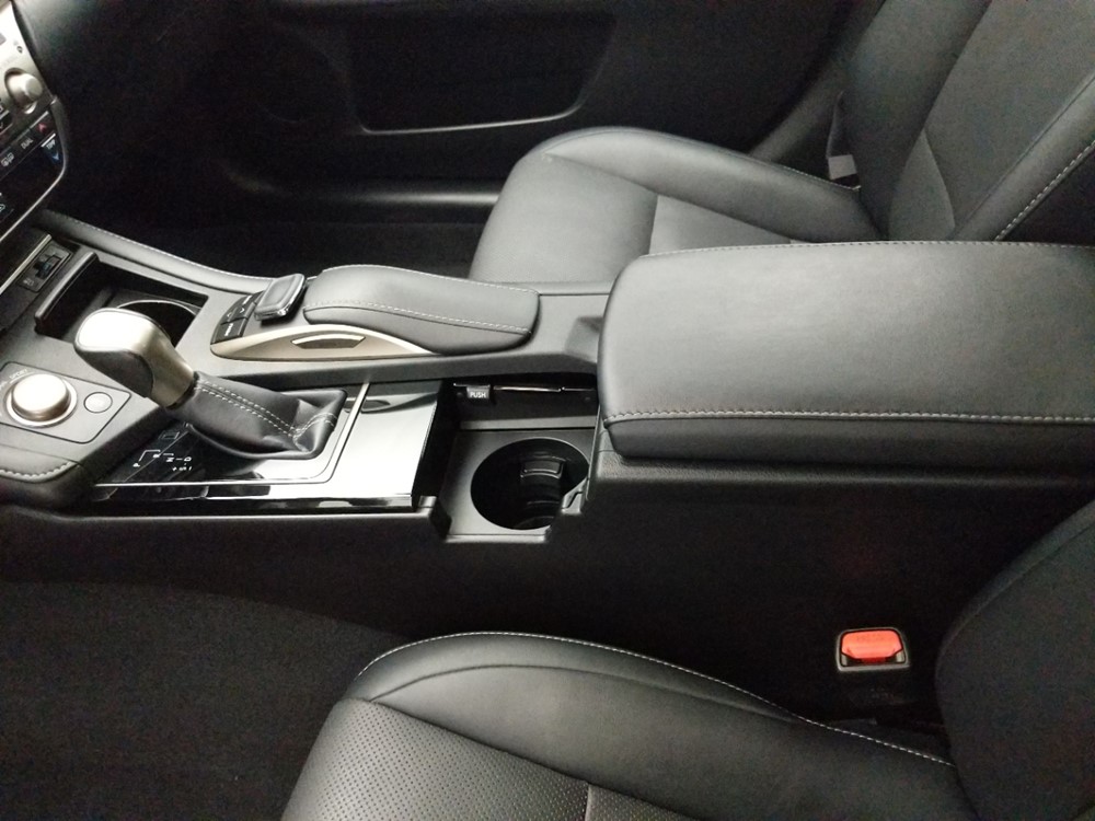 2016 Lexus ES 350 - Center Console/Cup Holders